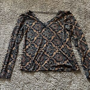 BKE Daytrip Elegant Black and Gold Patterned Women's Top